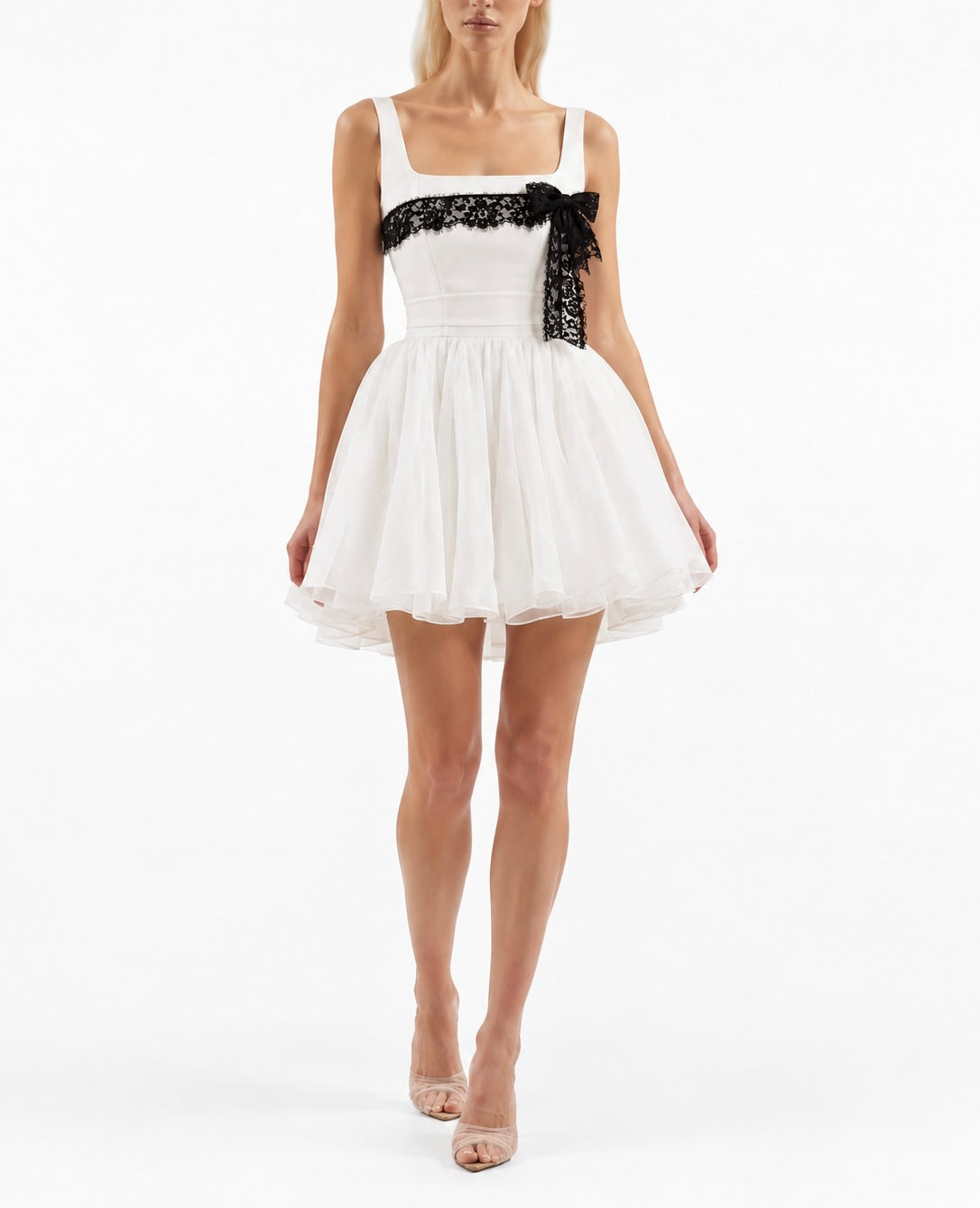 " Black and white little dress "