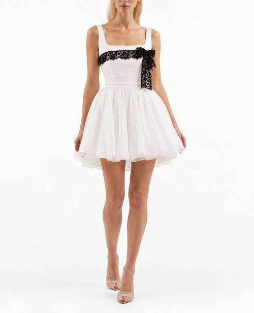 " Black and white little dress "
