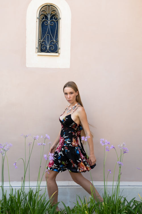 "BLACK SHORT ROSE " 