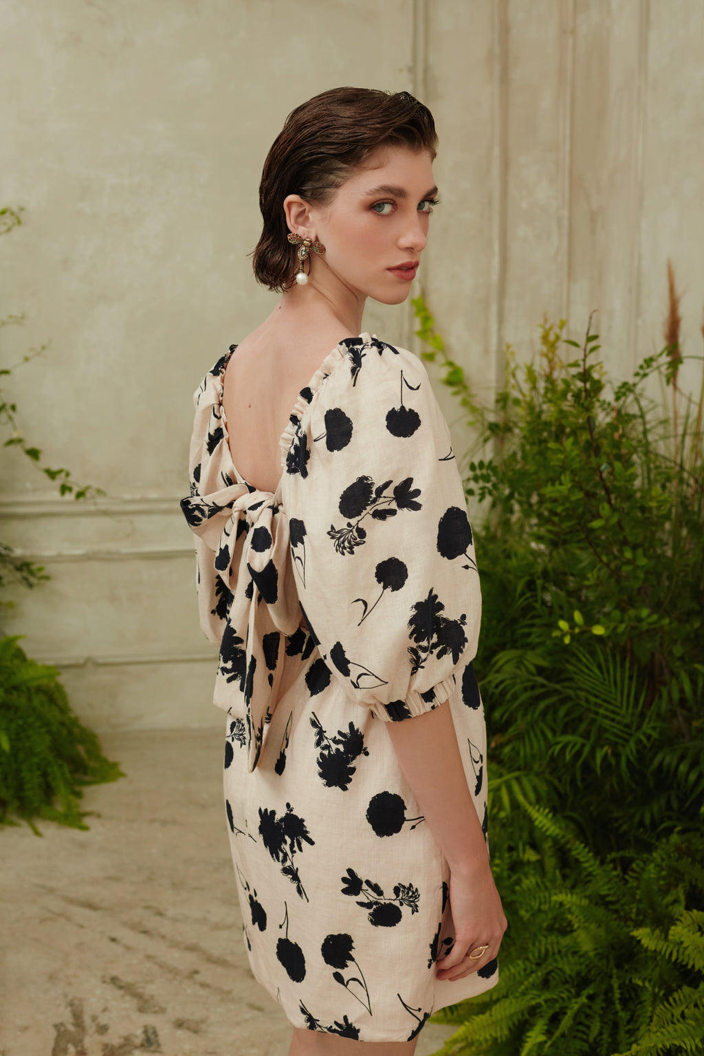 " BLACK FLOWER LINEN "